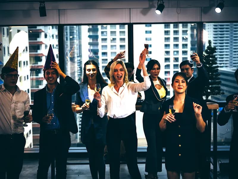 Ведущий на деловые